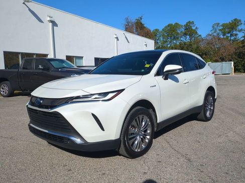 Used 2021 Toyota Venza Limited image 2