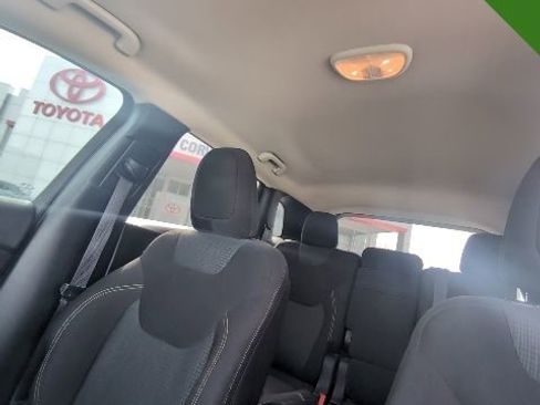 Used 2016 Jeep Cherokee Latitude w/ Cold Weather Group image 14