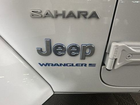 Used 2024 Jeep Wrangler Unlimited Sahara w/ Safety Group AWD/4WD image 10