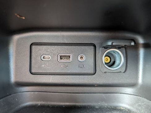 Used 2023 Chevrolet Equinox LT FWD image 25