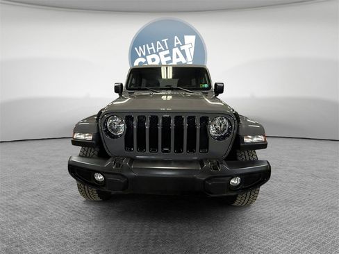 Used 2022 Jeep Wrangler Unlimited Sahara image 9