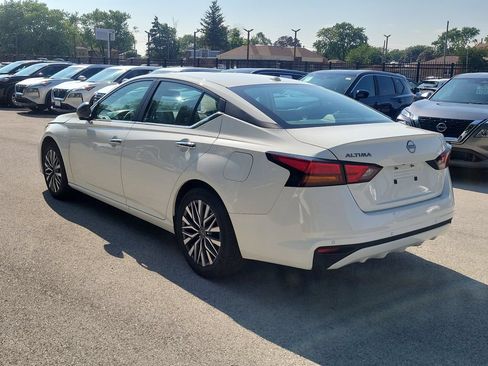 Used 2025 Nissan Altima 2.5 SV FWD image 3