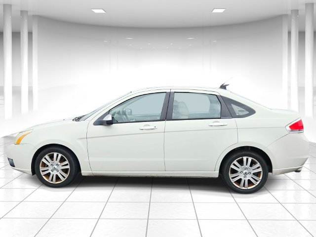 Used 2010 Ford Focus SEL FWD image 2