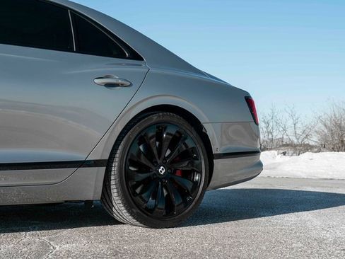 Used 2022 Bentley Flying Spur W12 image 40