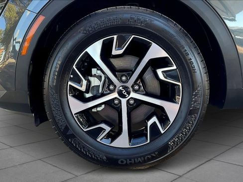 Used 2025 Kia Sportage EX image 10