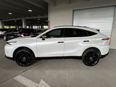 Used 2024 Toyota Venza LE image 8