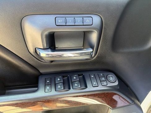Used 2015 GMC Sierra 1500 SLT w/ SLT Preferred Package AWD/4WD image 17