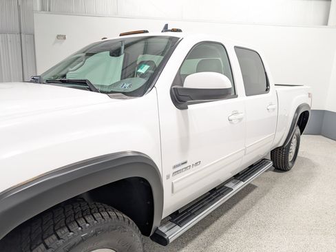 Used 2009 GMC Sierra 2500 SLT w/ SLT Convenience Package image 7