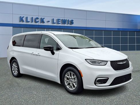 Used 2025 Chrysler Pacifica Select image 1