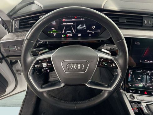Used 2022 Audi e-tron Premium Plus w/ Premium Plus Package image 18
