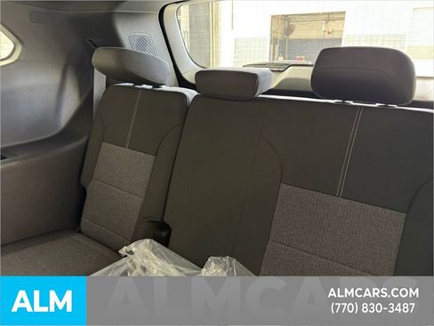 Used 2025 GMC Acadia Elevation image 32