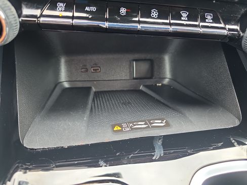 Used 2026 Chevrolet Traverse LT FWD image 25