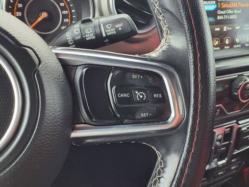 Used 2018 Jeep Wrangler Unlimited Sahara w/ Uconnect 4C Nav & Sound Group AWD/4WD image 15