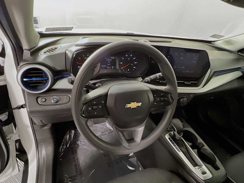 Used 2025 Chevrolet Trax LS FWD image 11