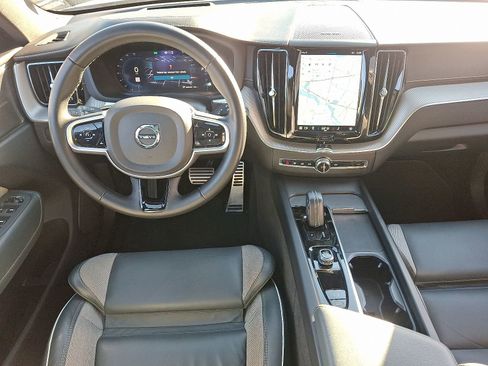 Certified 2022 Volvo XC60 B6 R-Design w/ Advanced Package image 11