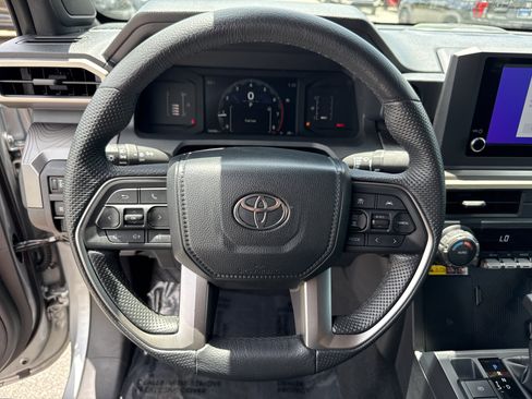 Used 2024 Toyota Tacoma SR5 w/ SR5 Upgrade Package AWD/4WD image 18