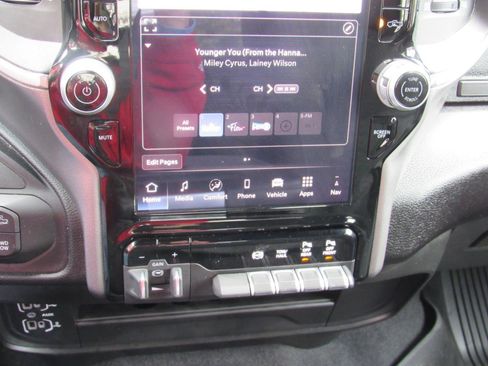 Used 2025 RAM 2500 Lone Star AWD/4WD image 33