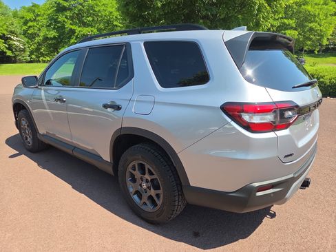 Used 2025 Honda Pilot TrailSport image 5