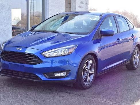 Used 2018 Ford Focus SE w/ SE Appearance Package image 14