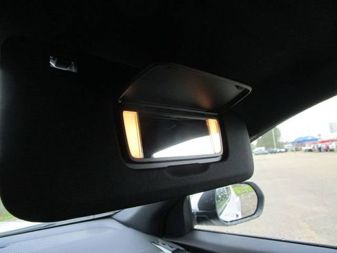 New 2026 Chevrolet Equinox LT w/ Convenience Package II FWD image 33