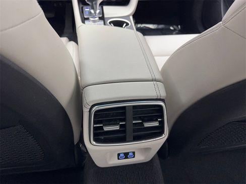 Used 2025 Genesis G70 2.5T image 68