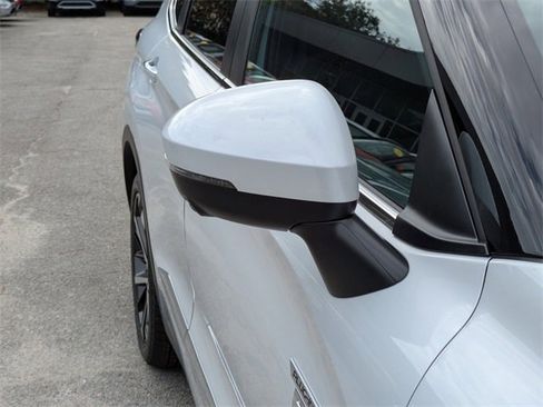 New 2025 Mitsubishi Outlander SE image 10