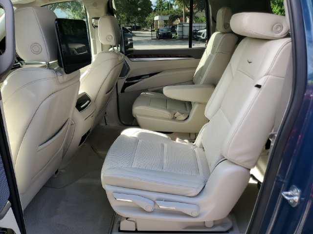 Used 2025 Cadillac Escalade ESV Sport Platinum RWD image 14
