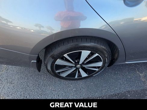 Used 2022 Nissan Altima 2.5 SV FWD image 10