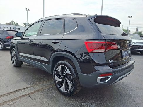 Used 2024 Volkswagen Taos SE image 4