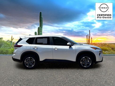 Certified 2025 Nissan Rogue SV FWD image 6