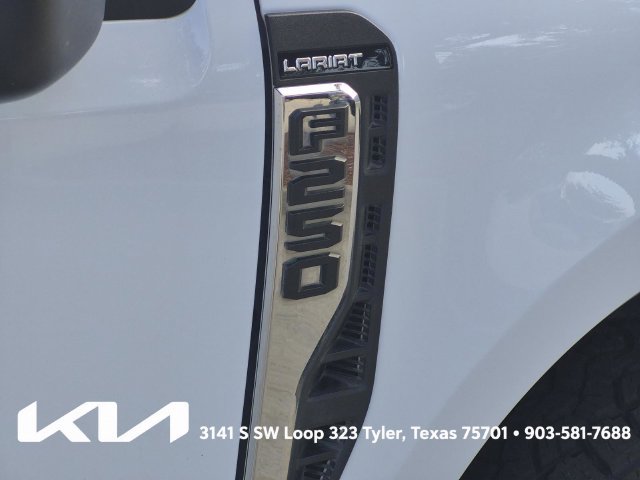 Used 2023 Ford F250 Lariat w/ FX4 Off-Road Package AWD/4WD image 11