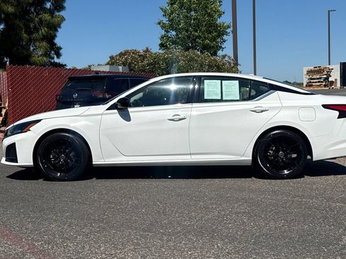 Used 2024 Nissan Altima 2.5 SR FWD image 9