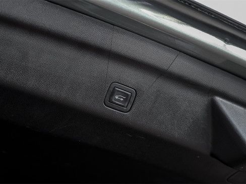 Used 2023 Chevrolet Suburban Premier image 57