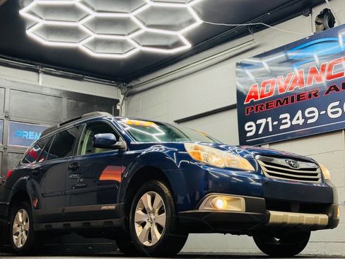 Used 2011 Subaru Outback 2.5i Limited image 1