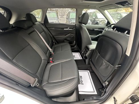 Used 2023 Kia Seltos EX image 16