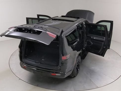 Used 2023 Jeep Wagoneer Series II AWD/4WD image 54
