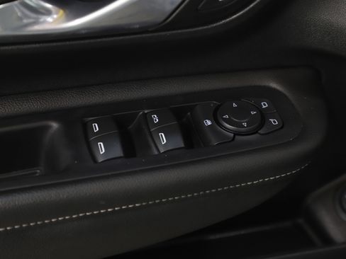 Used 2024 GMC Terrain SLT image 22