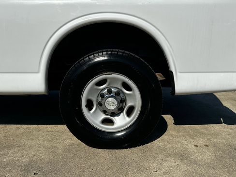 Used 2006 Chevrolet Express 3500 Passenger w/ LT Preferred Equipment Group image 11