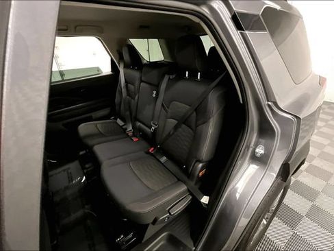 Used 2025 Nissan Pathfinder SV FWD image 23