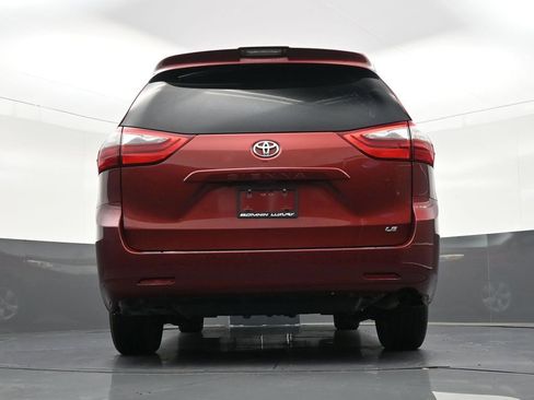 Used 2020 Toyota Sienna LE image 26