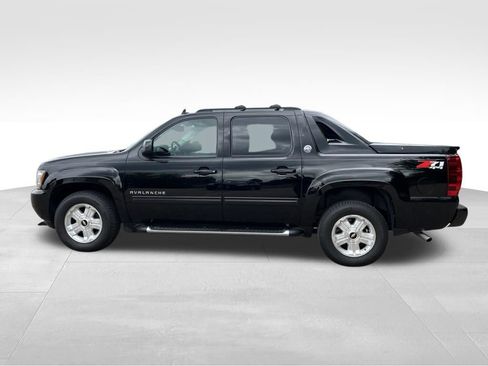 Used 2013 Chevrolet Avalanche LT w/ Suspension Package, Off-Road AWD/4WD image 8