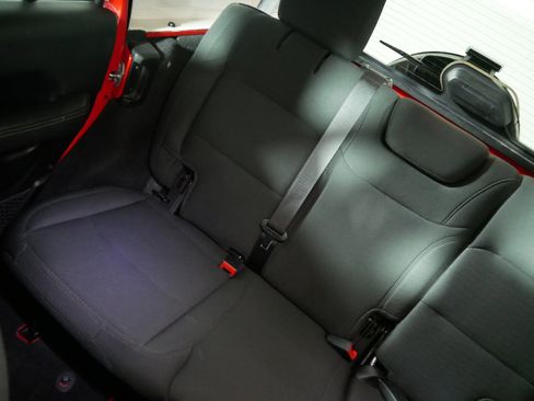 Used 2020 Jeep Wrangler Unlimited Sahara image 12