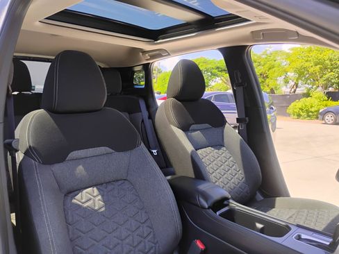 Used 2025 Nissan Kicks SV w/ SV Premium Package FWD image 47
