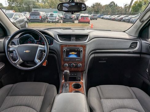 Used 2013 Chevrolet Traverse LT image 3