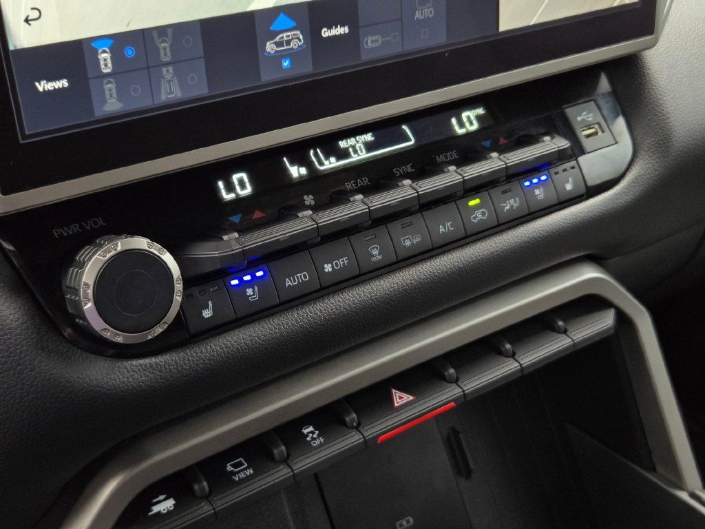 Used 2025 Toyota Sequoia Limited w/ Tow Technology Package AWD/4WD image 18