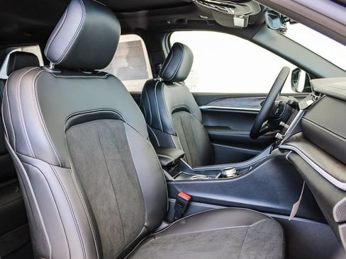 New 2026 Jeep Grand Cherokee Altitude RWD image 17