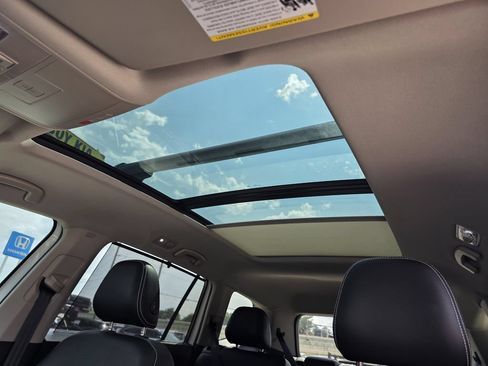 Used 2023 Volkswagen Atlas SE w/ Panoramic Sunroof Package FWD image 23