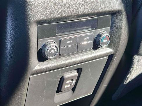 Used 2023 Chevrolet Traverse LT image 14