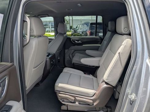 Used 2022 Chevrolet Suburban LT w/ Luxury Package image 13