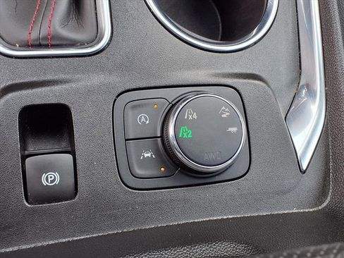 Used 2023 Chevrolet Traverse RS image 32